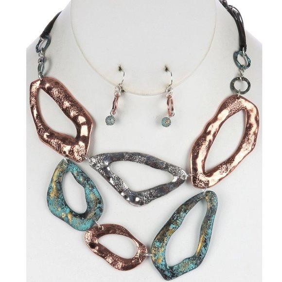 Jewelry - $20 HAMMERED CUTOUT METAL LAYERED NECKLACE SET